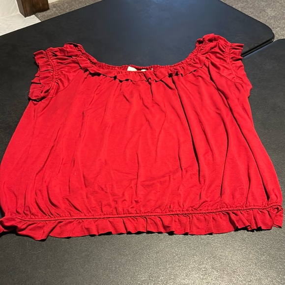Beautiful deep red flowy knit top! - Picture 1 of 4
